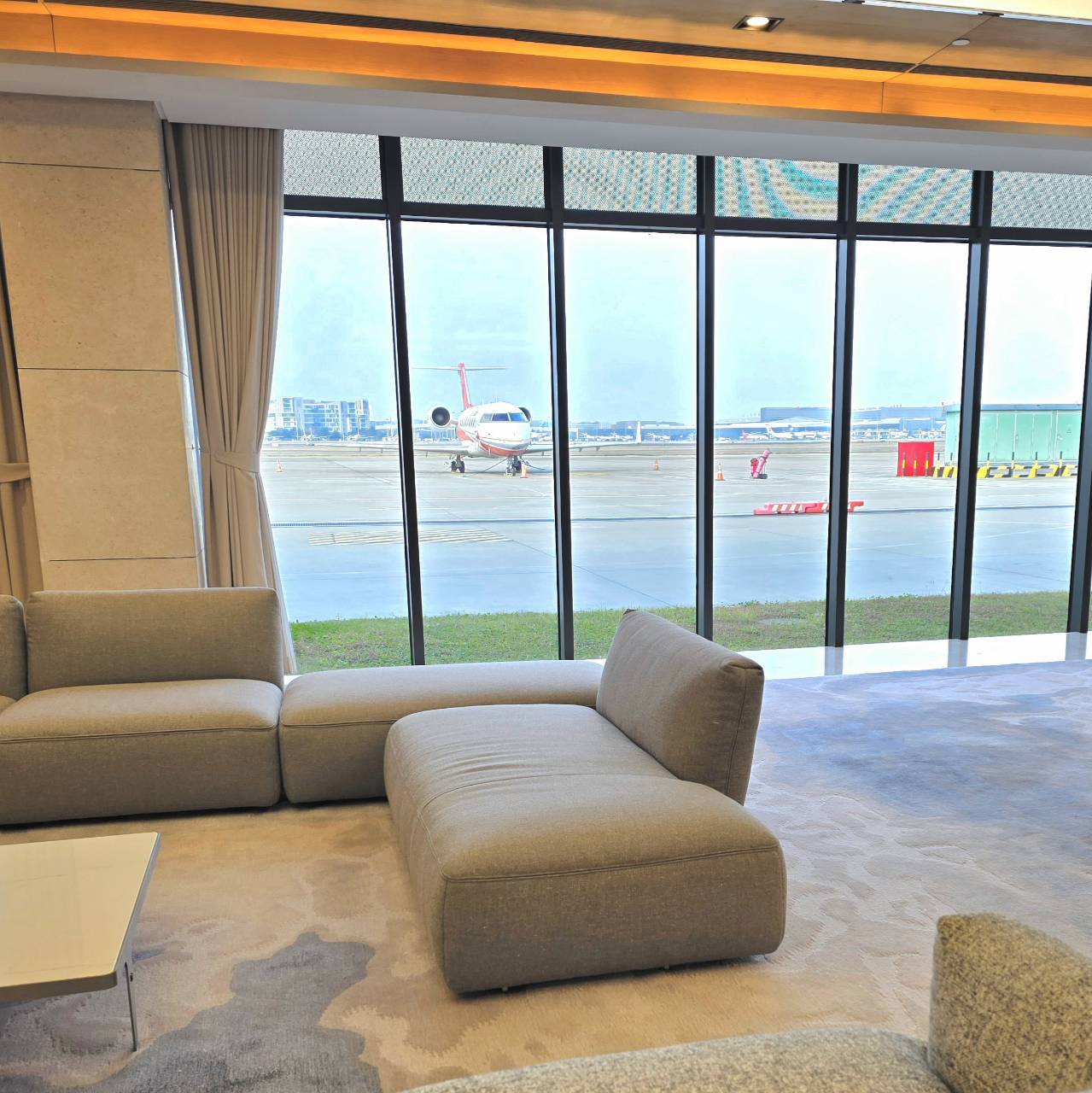 FBO(VIP Lounge)を通って搭乗 +20万円～